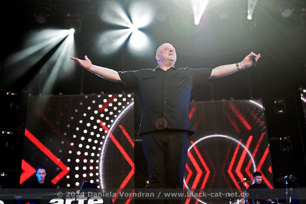 VNV Nation